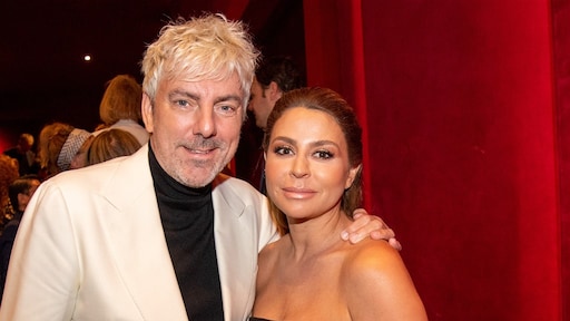 Olcay Gulsen geeft Ruud de Wild per ongeluk zelfbruiner in plaats van zonnebrand: 'Ik loop voor gek'