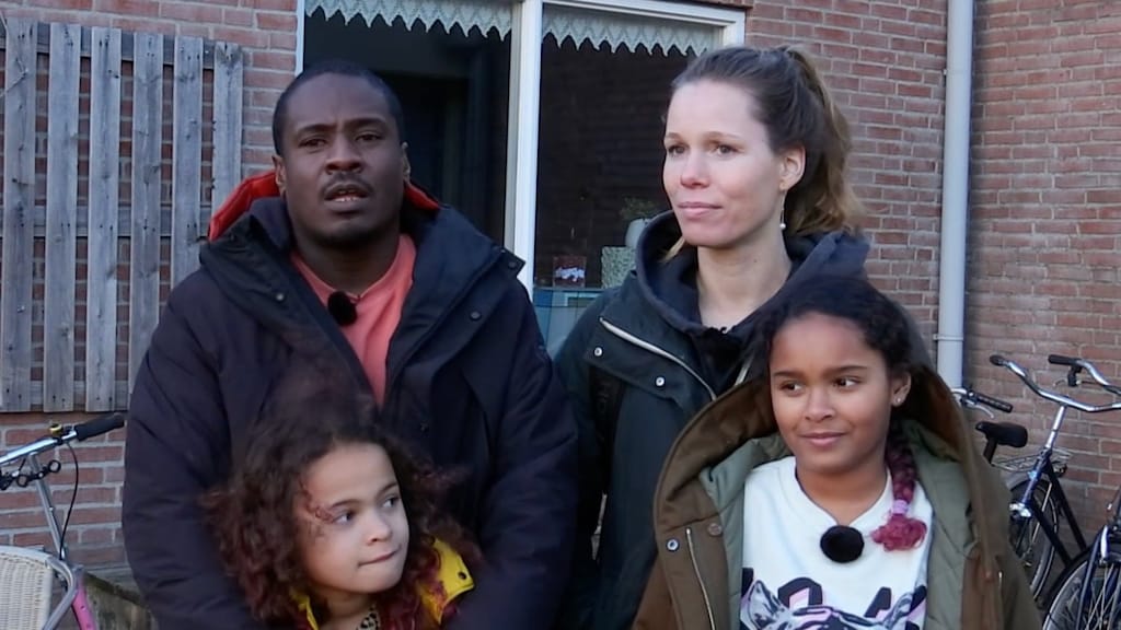 Kijkers Steenrijk, straatarm verbaasd over keuze van het rijke gezin