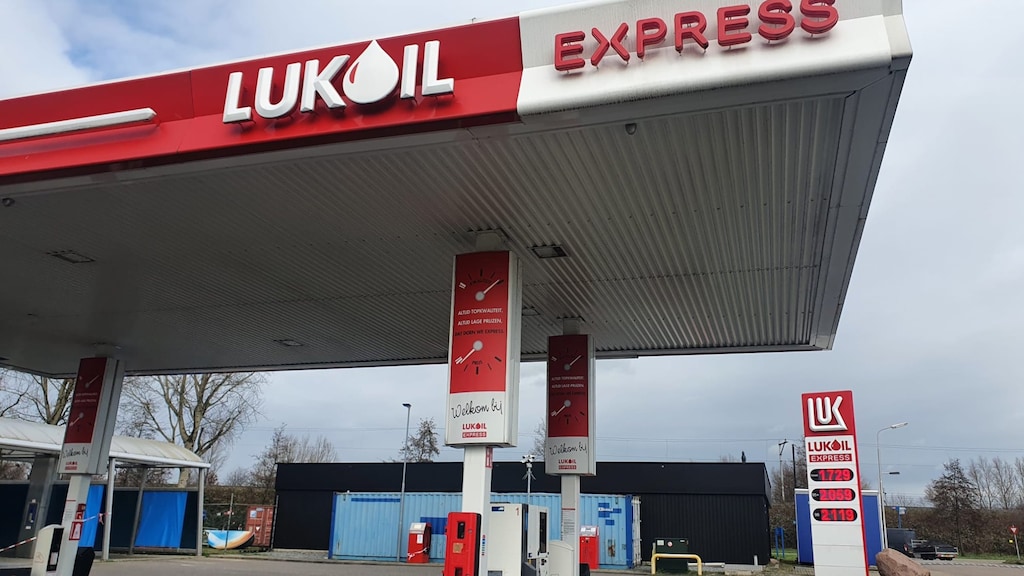 Russische benzine boycotten? 'Ik heb een pasje dus blijf tanken'
