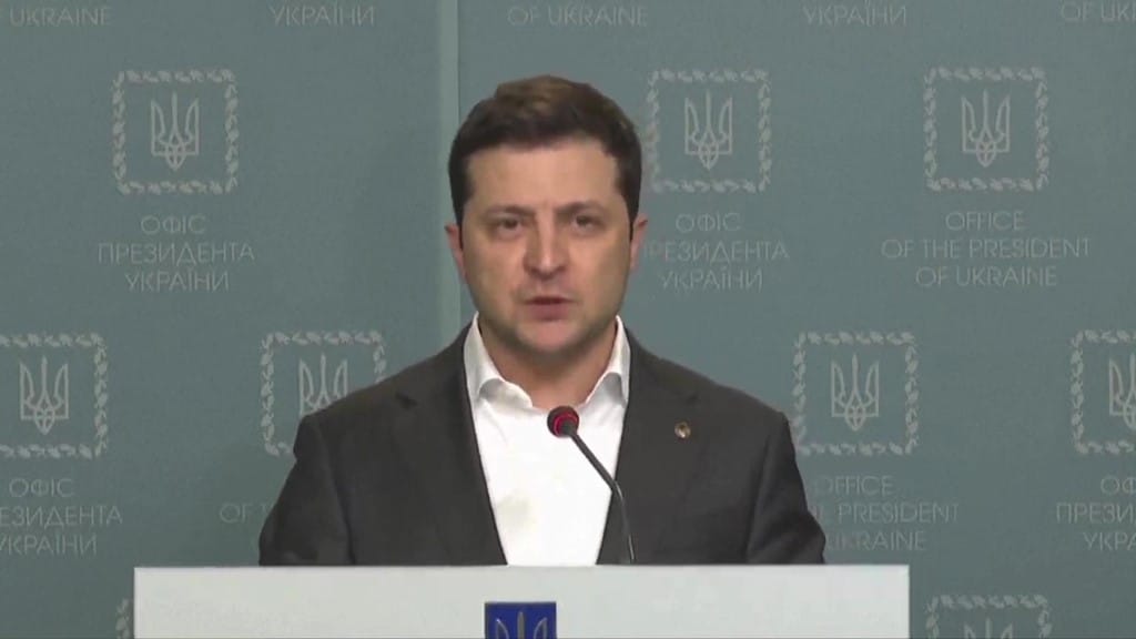 Oekraïense president: 'Pak allemaal je wapens op en vecht'