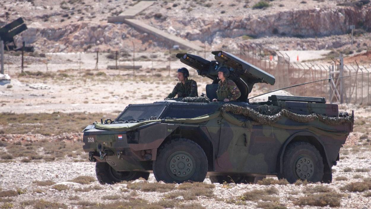 Een lanceerplatform tijdens een schietoefening op Kreta, 2013.