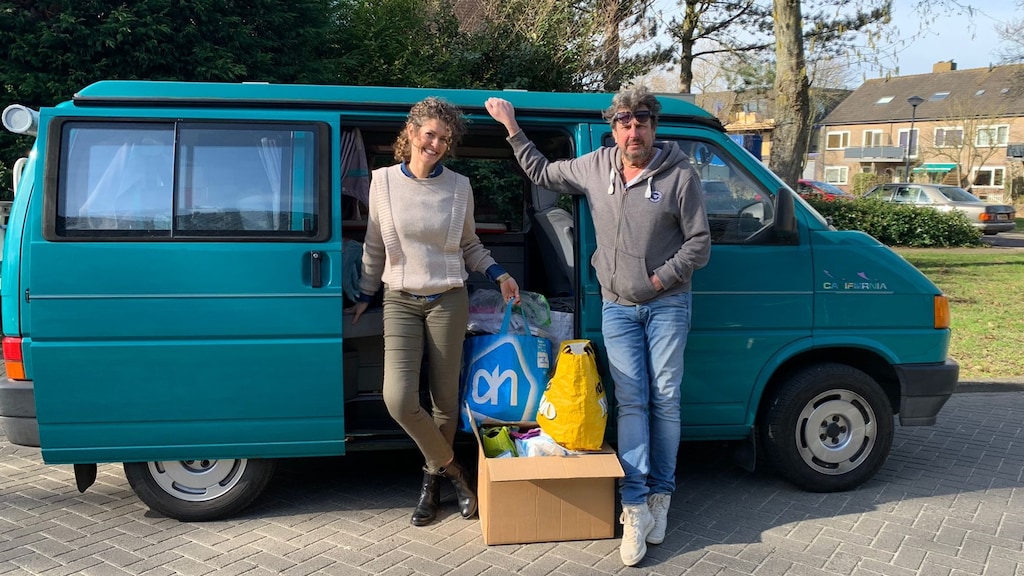 Emile haalt met een busje spullen op.