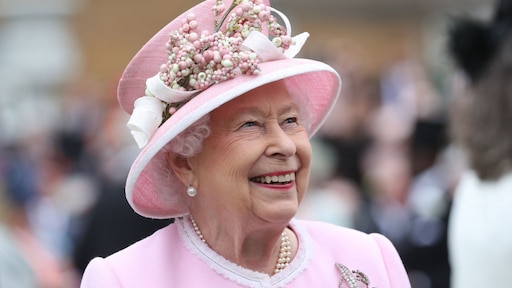 Queen Elizabeth voor het eerst weer gespot sinds coronabesmetting
