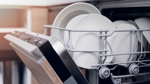 Waarom een propje aluminiumfolie in de vaatwasser af en toe een goed idee is