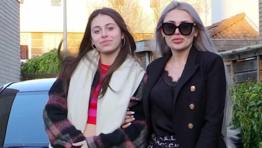 Kijkers Steenrijk, Straatarm halen massaal uit naar rijk en 'verwend' gezin