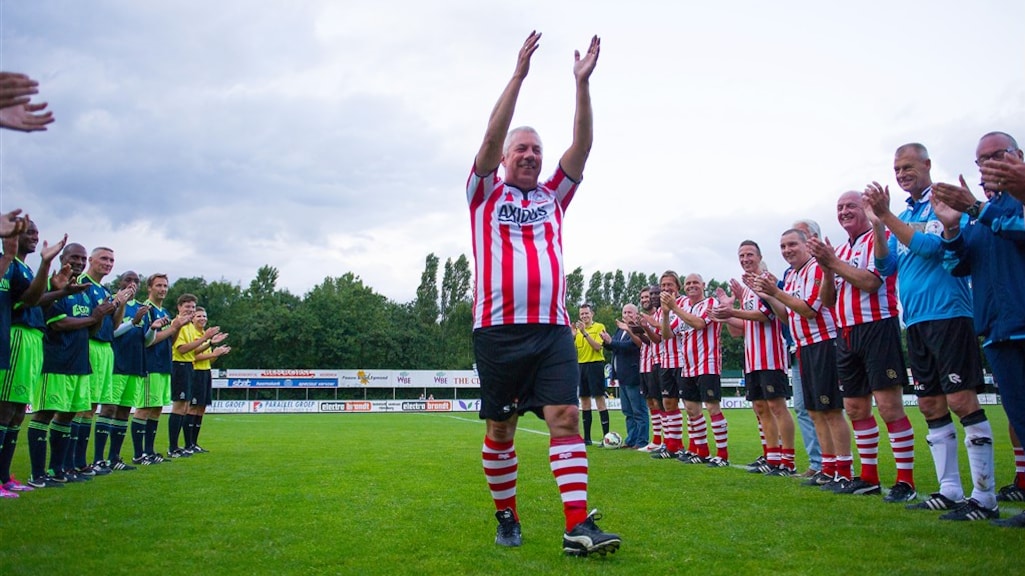 'Nederlandse oud-voetballer kreeg dementie door koppen'