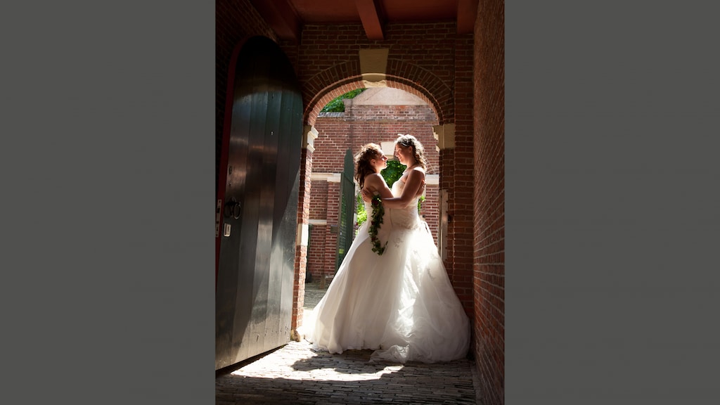 Miriam en Liesbeth trouwden in de PKN-kerk te Goutum.