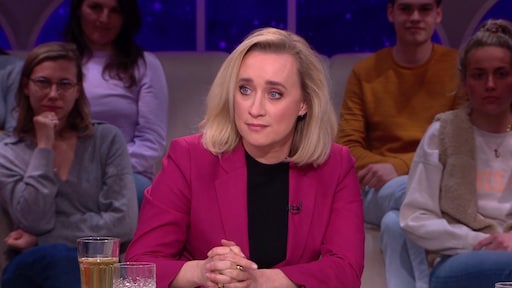 Eva Jinek emotioneel tijdens gesprek over vluchtelingen in talkshow