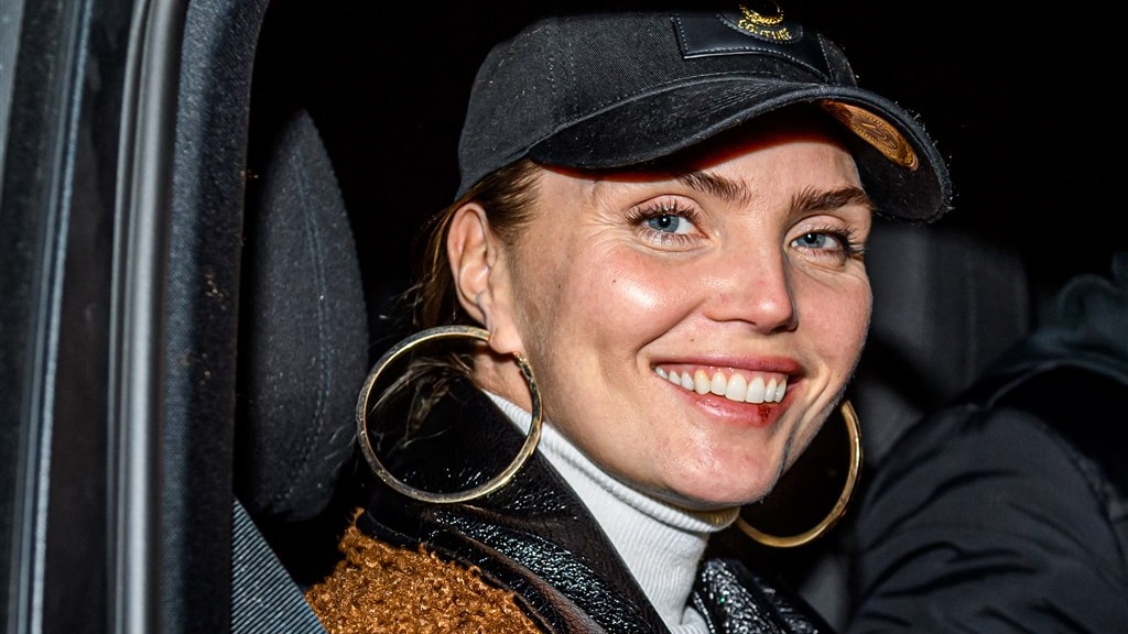 Kim Feenstra fotografeert zichzelf in verrassende fotoserie