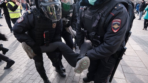 Alleen de allerdappersten protesteren in Rusland: 'Hun toekomst stort in elkaar'