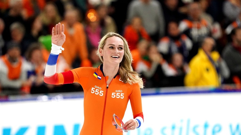 Schaatspak Schouten levert ruim 10.000 euro op voor Giro555