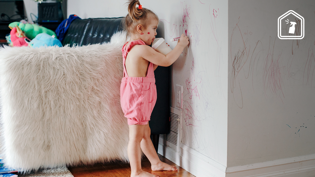 vlekken behang verwijderen