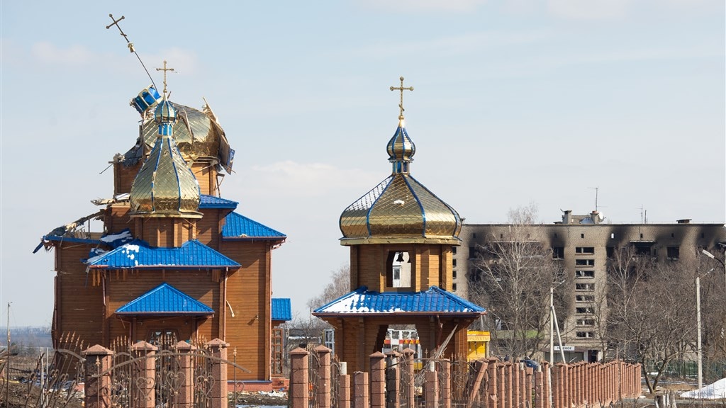 De koepel van de kerk is ingestort.