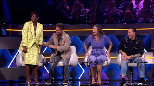 Outfit Edsilia in ICSYV zo strak dat ze vastzit in haar stoel