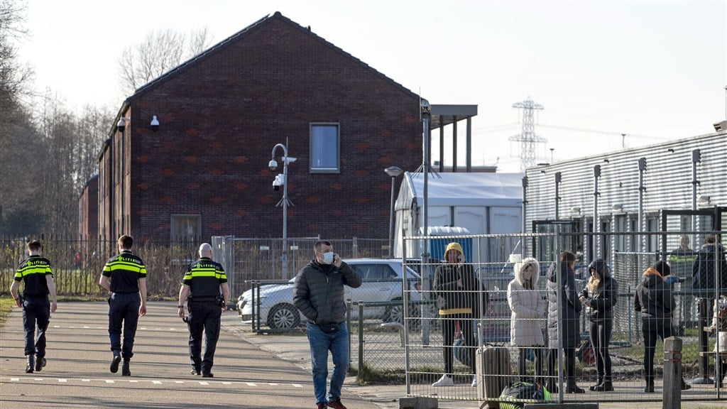 COA bouwt extra opvangtent voor asielzoekers Ter Apel, burgemeester 'verbaasd'