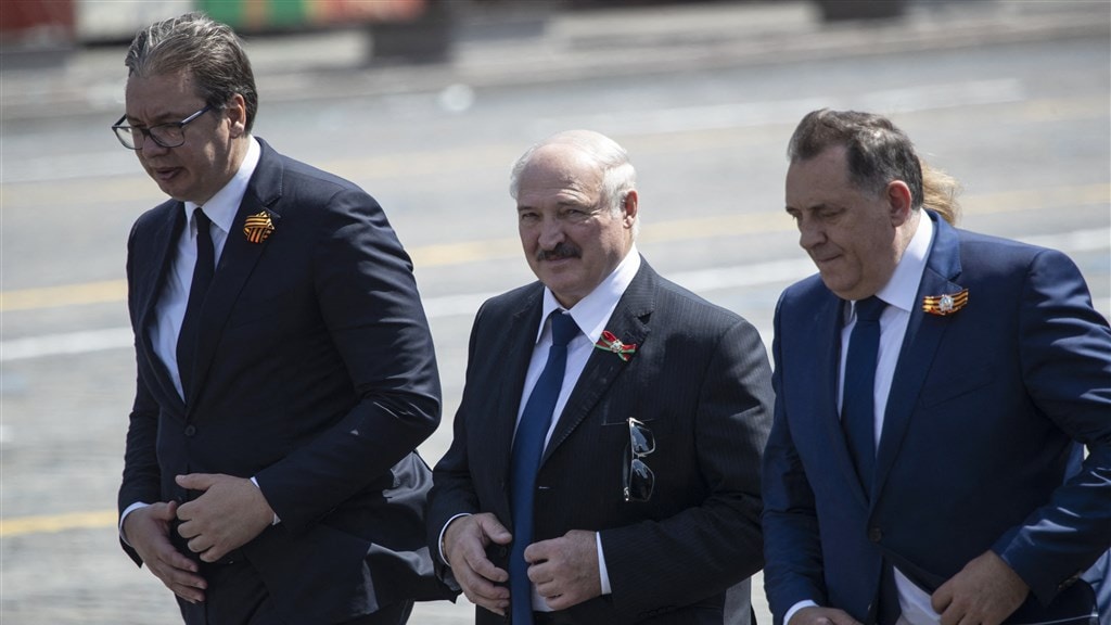Vučić (Servie), Loekasjenko (Belarus) en Dodik (Bosnië) na een militaire parade op het Rode Plein in Moskou in 2020.
