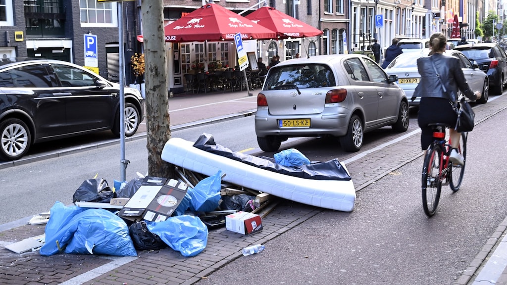 Matrassen goed recyclebaar: 'Stop met dumpen langs de weg'