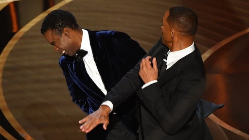Will Smith slaat komiek Chris Rock na grap over vrouw bij Oscars