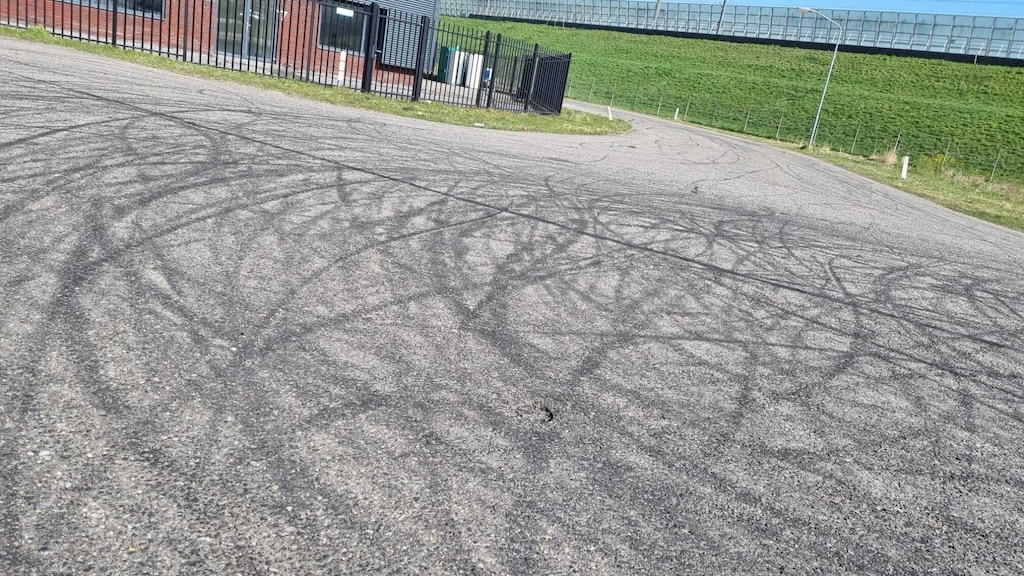 De straatrace in Zevenbergschen Hoek heeft duidelijke sporen achtergelaten.