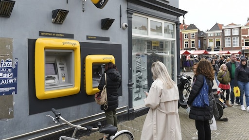 DNB wil harde afspraken over contant geld, 'anders wetgeving'