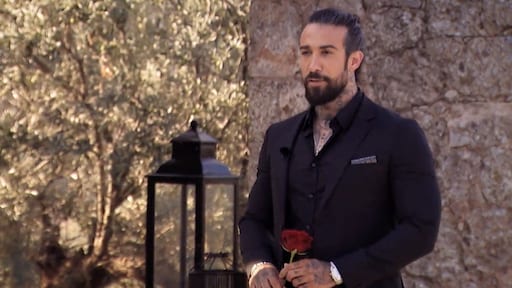 Bachelor Fabrizio werkt zich opnieuw in de nesten bij de dames
