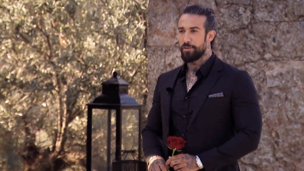 Bachelor Fabrizio werkt zich opnieuw in de nesten bij de dames