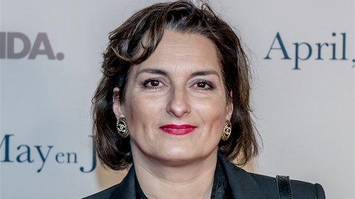 Carly Wijs drijft de spot met hedendaagse cultuur via Instagram