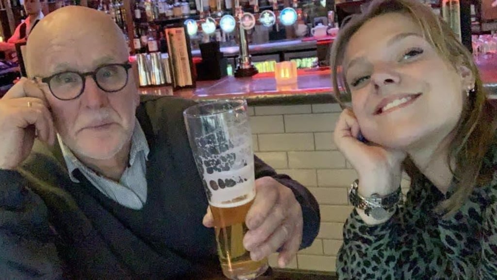 Bart met zijn kleindochter