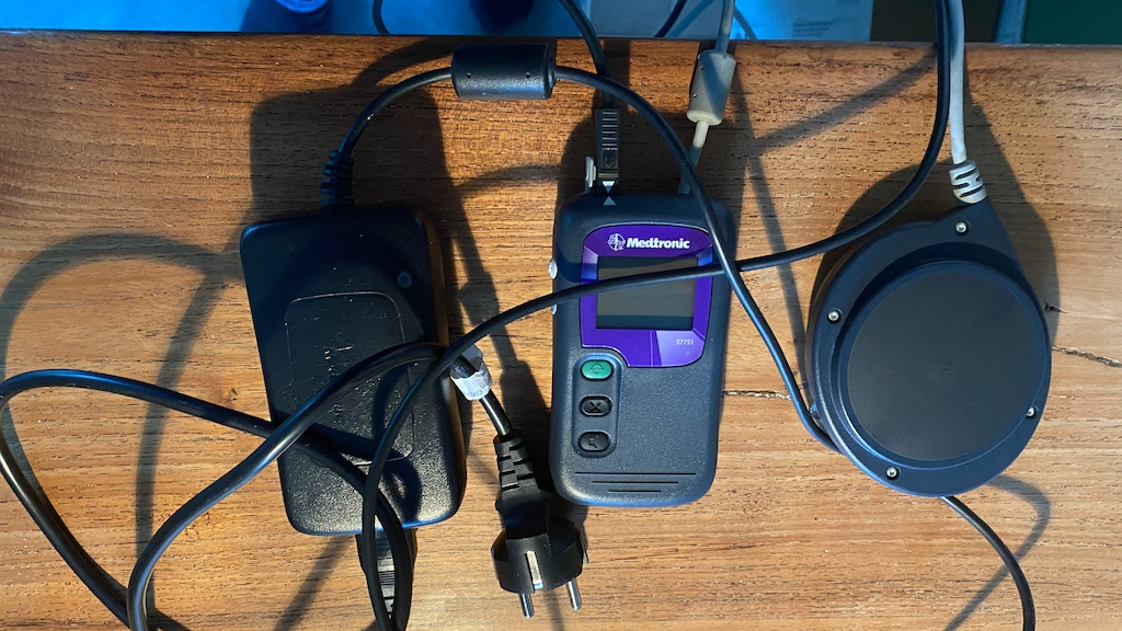 Het kastje waarmee Bart de elektronen in zijn hersenen bestuurt