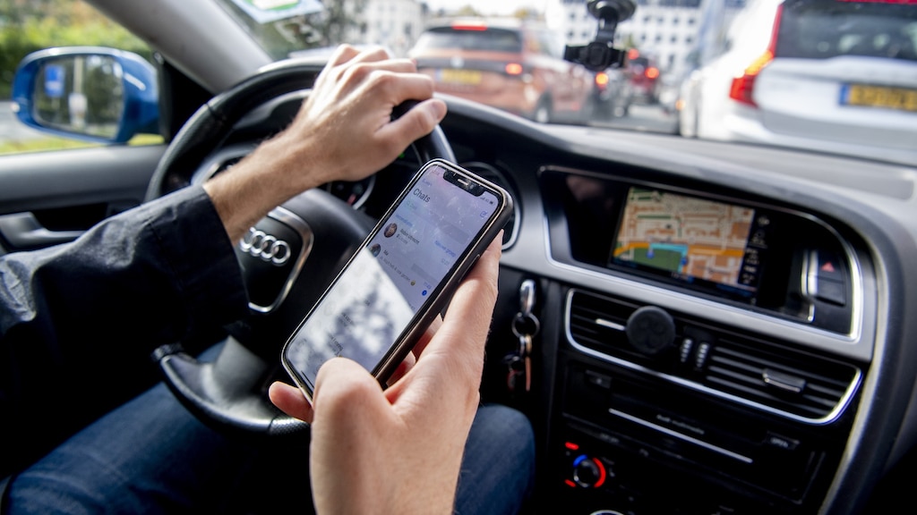 België wordt strenger: rijbewijs tijdelijk kwijt na appen achter stuur