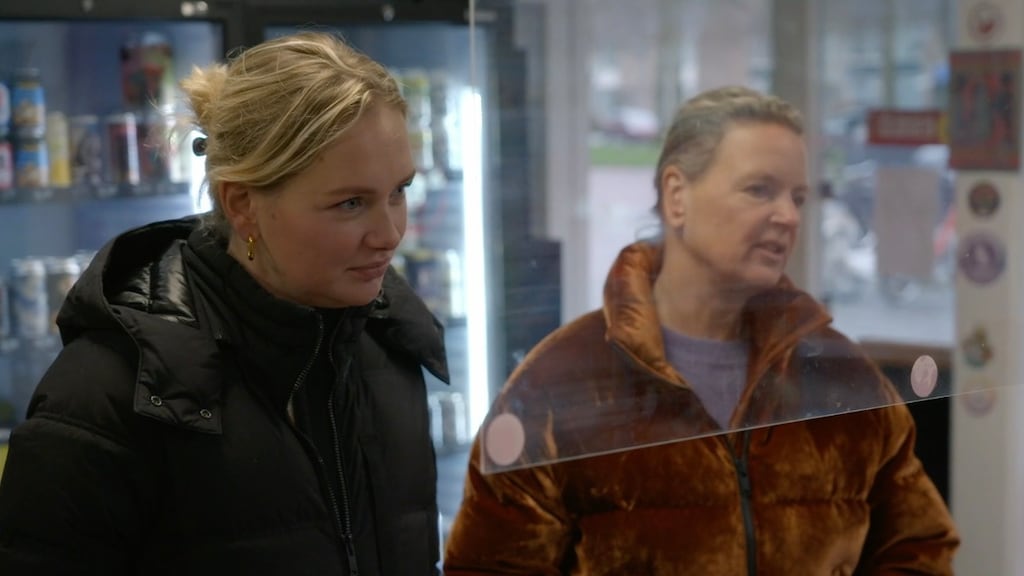 Kijkers ergeren zich aan drankregeling in Chateau Bijstand