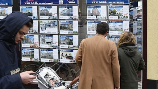 Dit is waarom de hypotheekrente wel stijgt, maar je spaarrente niet