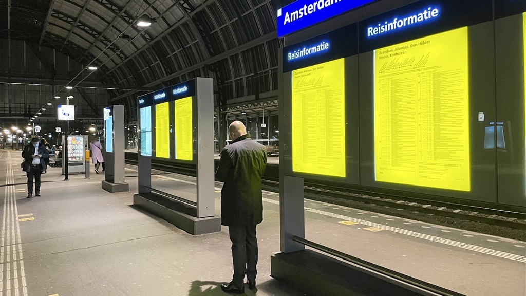 NS zet inleverautomaten voor plastic statiegeldflesjes op vijf grote stations