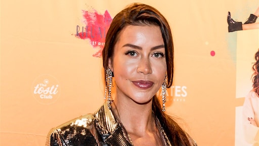 Jaimie Vaes showt trots haar opgevulde achterwerk met volgers