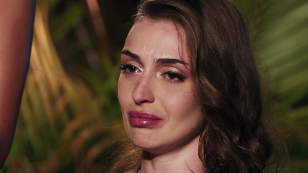 Ash openhartig bij kampvuur Temptation Island USA: 'Ik werd mishandeld'