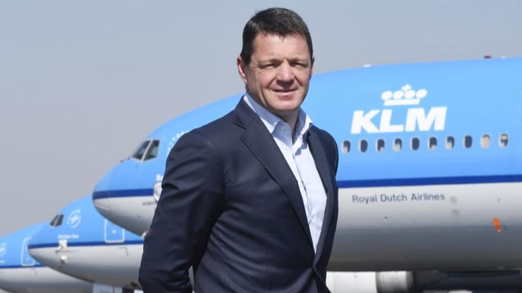 KLM-baas Elbers levert ondanks megaverlies geen salaris in
