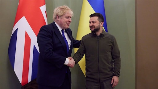 Britse premier Johnson bezoekt Oekraïne en praat met Zelenski