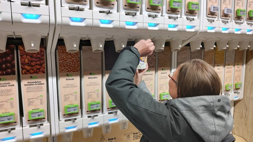 Het vullen van de verpakking gaat niet altijd even makkelijk, soms moet je een hendel bewegen om genoeg uit de dispenser te laten komen.