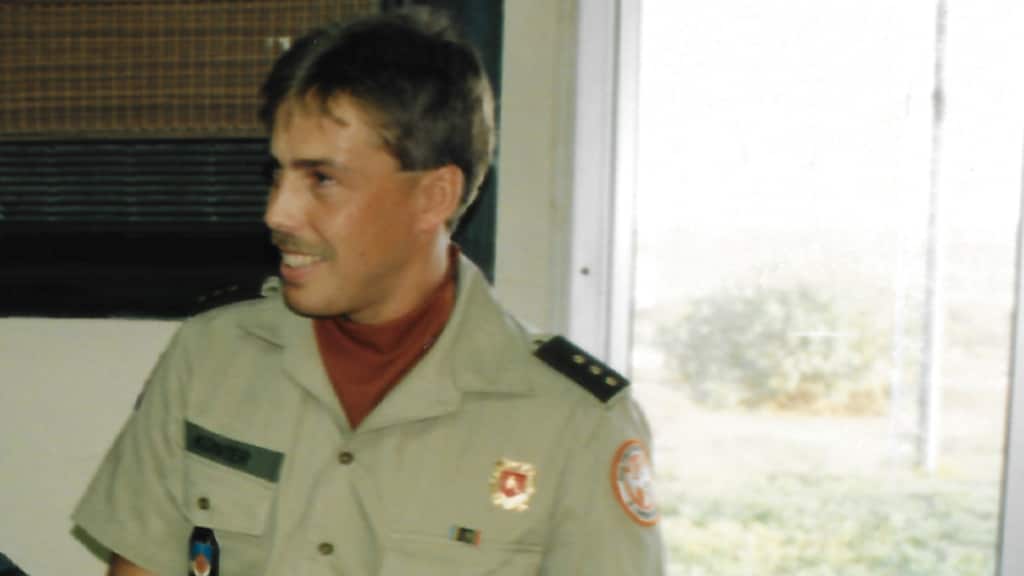 Robert in uniform in zijn tijd in Sanaï.