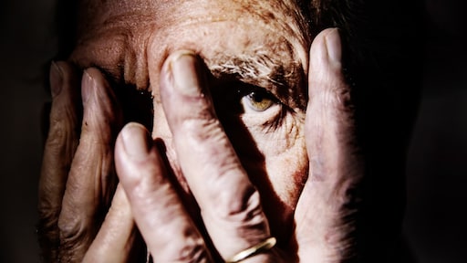 'Rust zacht mevrouw Maat, het spijt me': noodkreet over zorg aan mensen met dementie