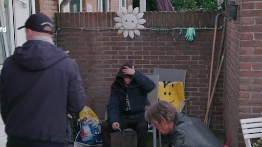 Davey gaat weg uit kliniek in Verslaafd: moeder Reiny teleurgesteld