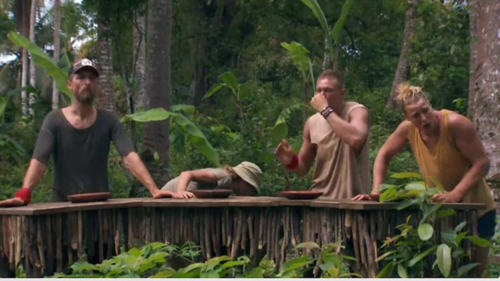 Koeienbloed en testikels: kandidaten Expeditie walgen van eetproef