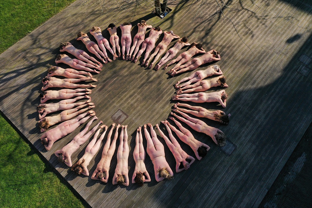 Tom fotografeert honderden naakte mensen op bekende plekken in Utrecht