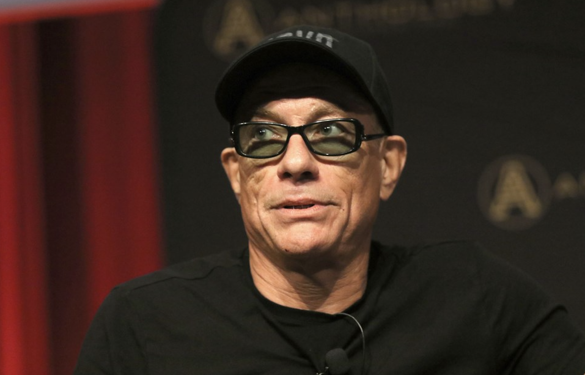 Jean-Claude Van Damme in opspraak: 'Dwong me tot orale seks'