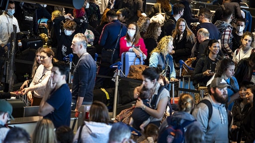 KLM-staking leidt op Schiphol tot chaos vanwege vakantiedrukte
