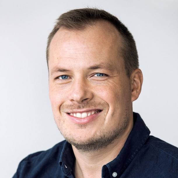 Onze expert: Bjarne Timonen is gezondheidszorgpsycholoog (GZ-psycholoog) en mediapsycholoog. Ook schreef hij het boek De Leefstijlgids Tegen Somberheid en werkt hij als coach en spreker.