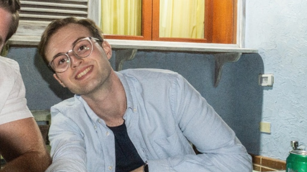 Lucas op vakantie met vrienden, november 2021.