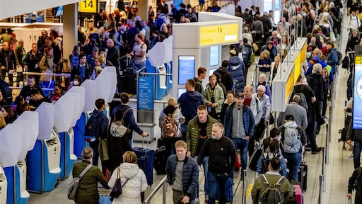 Actieplan Schiphol te laat: 'Niet voor de zomer op orde'