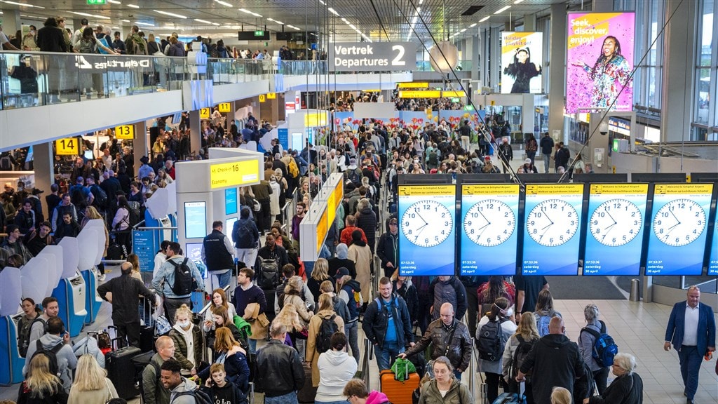 Erg druk op Schiphol: vluchten vertraagd en geannuleerd