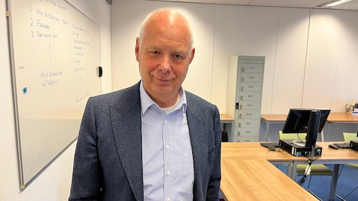 Laaggeletterde medewerkers: directeur André biedt taallessen aan